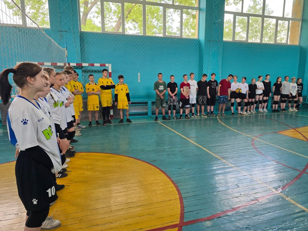 В Славяносербске состоялись соревнования по волейболу В Славяносербске состоялись соревнования по волейболу