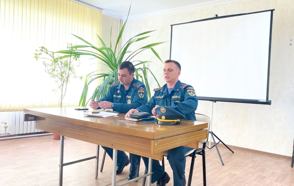 В Луганской городской больнице № 1 состоялась встреча с представителями МЧС ЛНР В Луганской городской больнице № 1 состоялась встреча с представителями МЧС ЛНР