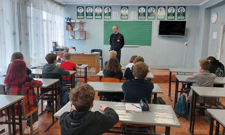 В Молодогвардейске школьникам провели беседу о правилах противопожарной безопасности В Молодогвардейске школьникам провели беседу о правилах противопожарной безопасности