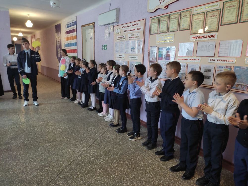 В Лутугинской средней школе №2 провели для младших школьников увлекательное мероприятие «Правила дорожного движения» В Лутугинской средней школе №2 провели для младших школьников увлекательное мероприятие «Правила дорожного движения»