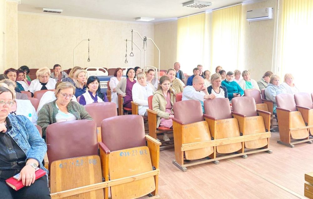 В Луганской городской больнице № 1 состоялась встреча с представителями МЧС ЛНР В Луганской городской больнице № 1 состоялась встреча с представителями МЧС ЛНР