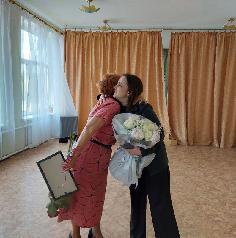 С юбилеем!. 19 мая отметила свой юбилей учитель-логопед УВК Росток, за плечами которого 40 лет непрерывного труда и наставничества Медяникова Ирина Владимировна С юбилеем!. 19 мая отметила свой юбилей учитель-логопед УВК Росток, за плечами которого 40 лет непрерывного труда и наставничества Медяникова Ирина Владимировна