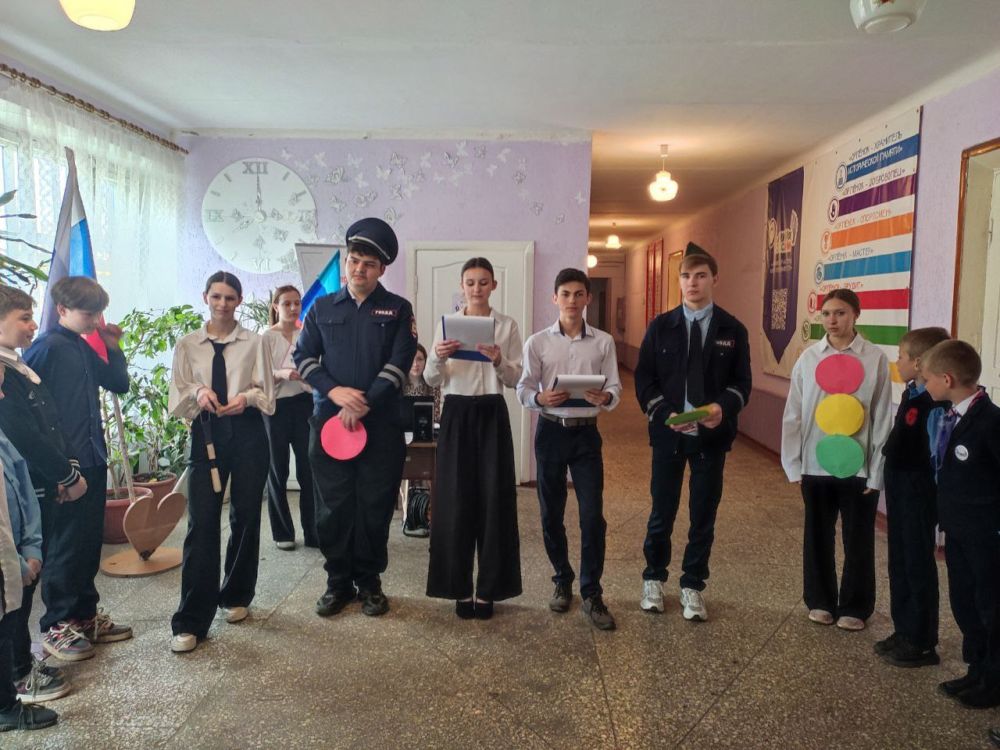 В Лутугинской средней школе №2 провели для младших школьников увлекательное мероприятие «Правила дорожного движения» В Лутугинской средней школе №2 провели для младших школьников увлекательное мероприятие «Правила дорожного движения»