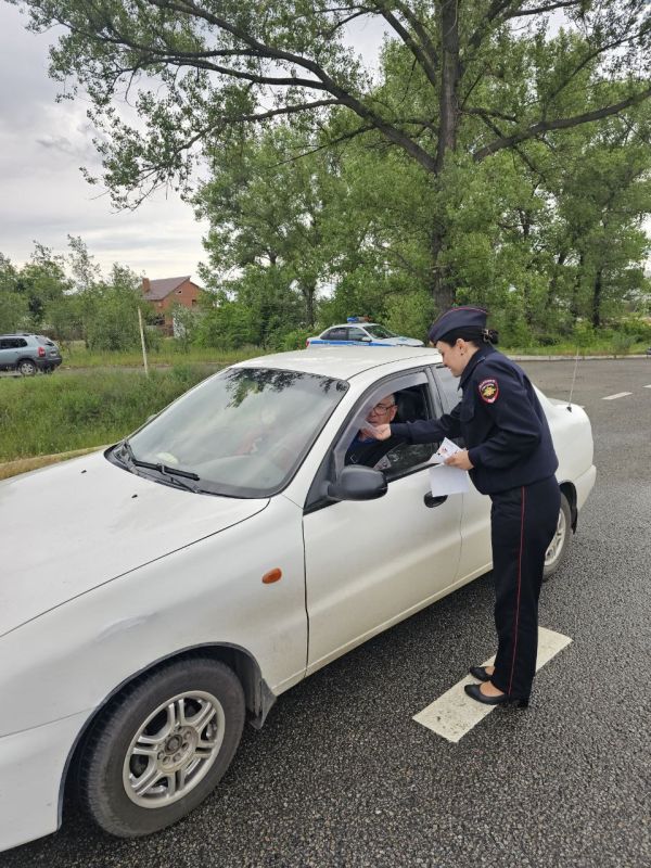 В рамках профилактического мероприятия "Внимание, каникулы!", а также с целью предотвращения детского дорожно-транспортного травматизма в период летних школьных каникул, автоинспектора ОГИБДД ОМВД России "Станично -... В рамках профилактического мероприятия "Внимание, каникулы!", а также с целью предотвращения детского дорожно-транспортного травматизма в период летних школьных каникул, автоинспектора ОГИБДД ОМВД России "Станично -...