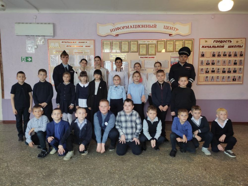В Лутугинской средней школе №2 провели для младших школьников увлекательное мероприятие «Правила дорожного движения» В Лутугинской средней школе №2 провели для младших школьников увлекательное мероприятие «Правила дорожного движения»