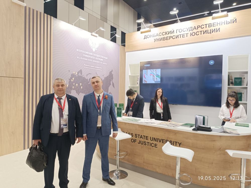 Сегодня основной день работы XIII Петербургского международного юридического форума, на который съехались около 5 тысяч делегатов из более чем 80 стран. Сегодня основной день работы XIII Петербургского международного юридического форума, на который съехались около 5 тысяч делегатов из более чем 80 стран.