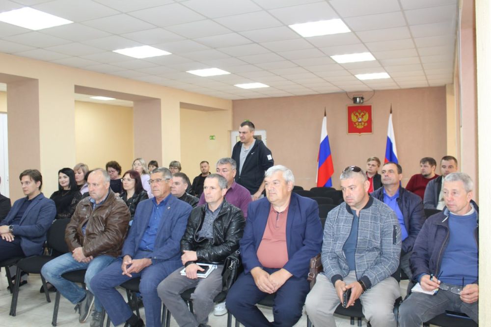 Виталий Коваленко: Сегодня провел еженедельное аппаратное совещание с начальниками структурных подразделений администрации, руководителями предприятий, учреждений и организаций Беловодского муниципального округа Виталий Коваленко: Сегодня провел еженедельное аппаратное совещание с начальниками структурных подразделений администрации, руководителями предприятий, учреждений и организаций Беловодского муниципального округа