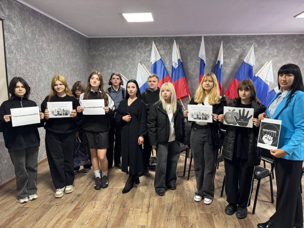 По инициативе активистов первичного отделения Всероссийской политической партии «Единая Россия» № 22 города Ровеньки сотрудники отдела жизнеобеспечения пгт Дзержинский провели встреча с учащимися Ровеньковской школы № 8 им.... По инициативе активистов первичного отделения Всероссийской политической партии «Единая Россия» № 22 города Ровеньки сотрудники отдела жизнеобеспечения пгт Дзержинский провели встреча с учащимися Ровеньковской школы № 8 им....