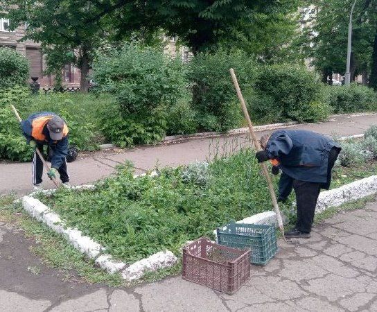 Коммунальные службы проводят работы на территории города Коммунальные службы проводят работы на территории города