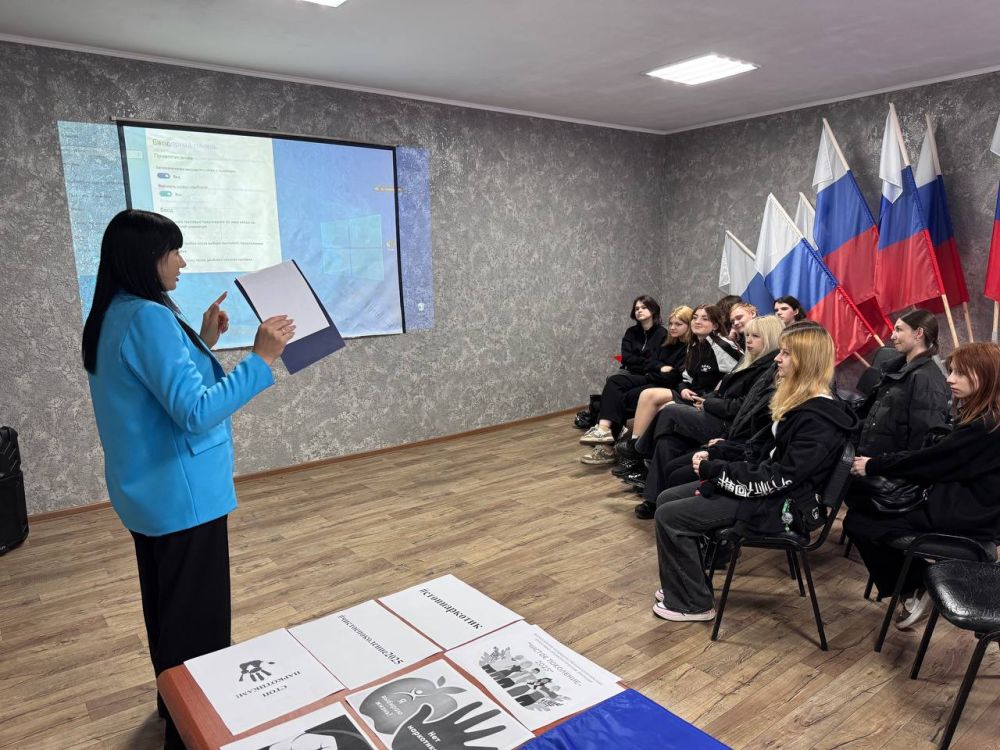 По инициативе активистов первичного отделения Всероссийской политической партии «Единая Россия» № 22 города Ровеньки сотрудники отдела жизнеобеспечения пгт Дзержинский провели встреча с учащимися Ровеньковской школы № 8 им.... По инициативе активистов первичного отделения Всероссийской политической партии «Единая Россия» № 22 города Ровеньки сотрудники отдела жизнеобеспечения пгт Дзержинский провели встреча с учащимися Ровеньковской школы № 8 им....