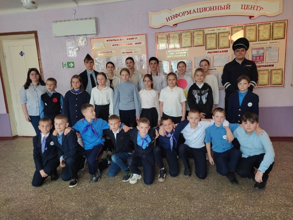 В Лутугинской средней школе №2 провели для младших школьников увлекательное мероприятие «Правила дорожного движения» В Лутугинской средней школе №2 провели для младших школьников увлекательное мероприятие «Правила дорожного движения»