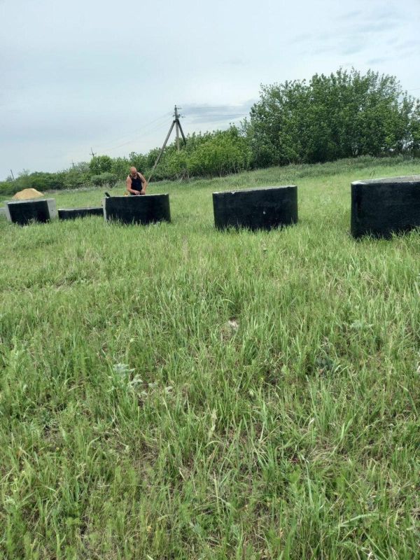 Альберт Зинченко: В поселке Казачий устанавливают водопроводные колодцы Альберт Зинченко: В поселке Казачий устанавливают водопроводные колодцы