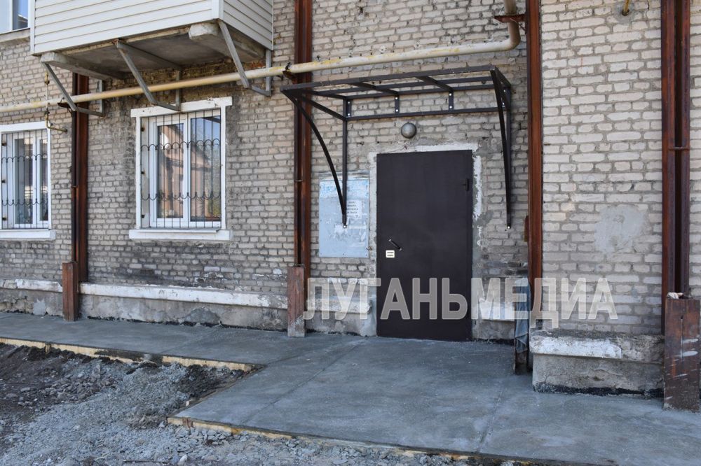 В Первомайском городском округе регион-шеф Калужская область продолжает реализацию мероприятий по восстановлению крыш жилого фонда, особенно в поврежденных во время обстрелов зданиях В Первомайском городском округе регион-шеф Калужская область продолжает реализацию мероприятий по восстановлению крыш жилого фонда, особенно в поврежденных во время обстрелов зданиях