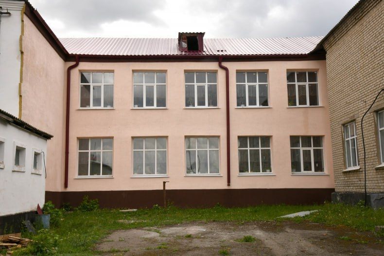 Республика Тува продолжает капитальный ремонт Свердловской СШ №2 Республика Тува продолжает капитальный ремонт Свердловской СШ №2