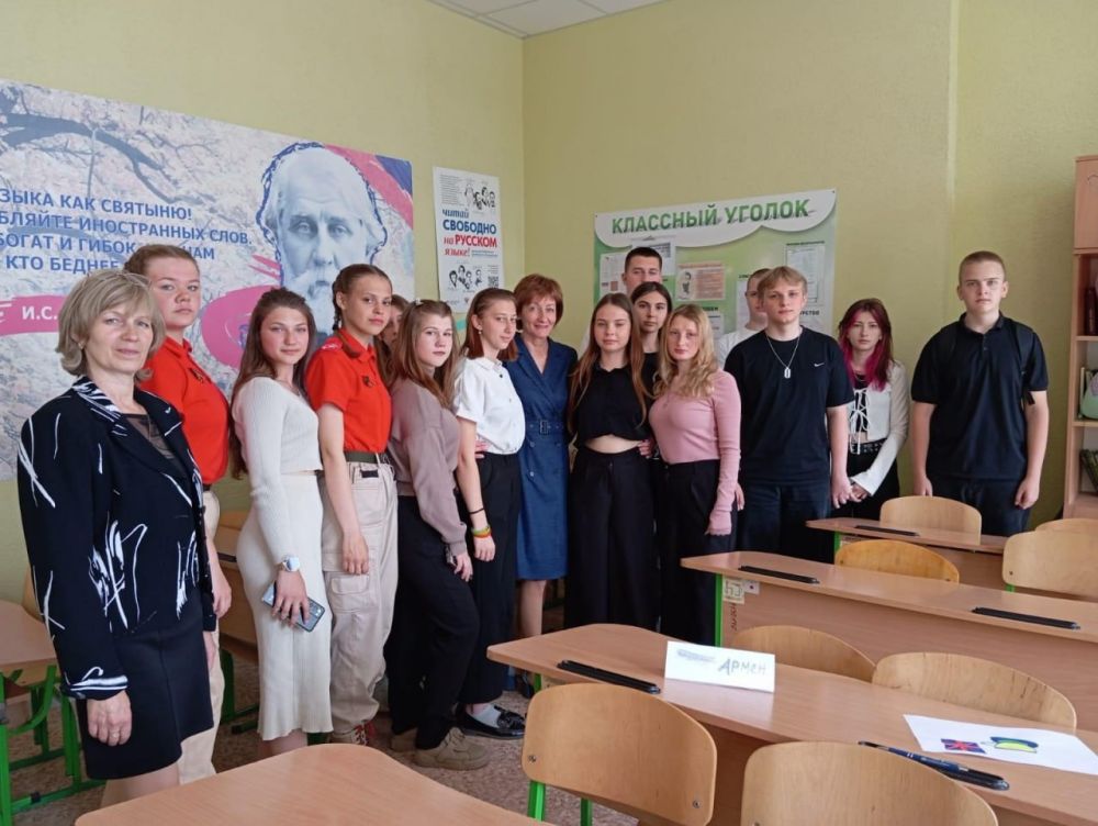 Специалисты института непрерывного образования НГПУ посетили Беловодский лицей «Лидер» Специалисты института непрерывного образования НГПУ посетили Беловодский лицей «Лидер»