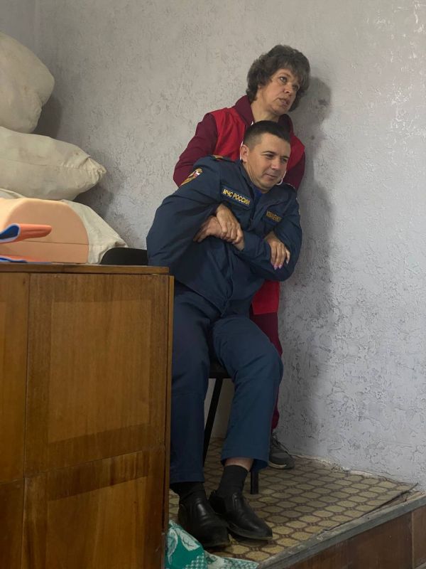 Совместная тренировка спасателей и Красного Креста в Новопсковском округе Совместная тренировка спасателей и Красного Креста в Новопсковском округе