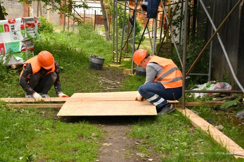 Республика Тува продолжает капитальный ремонт Свердловской СШ №2 Республика Тува продолжает капитальный ремонт Свердловской СШ №2