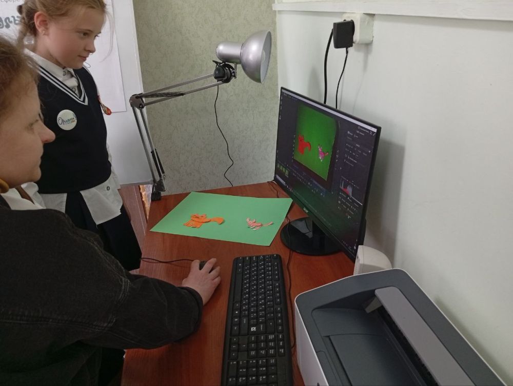 Учащиеся 4 класса Лутугинской средней школы № 1 стали участниками познавательно - игровой программы «Мульти - Пульти – чудная страна» Учащиеся 4 класса Лутугинской средней школы № 1 стали участниками познавательно - игровой программы «Мульти - Пульти – чудная страна»