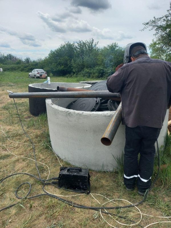 Альберт Зинченко: В поселке Казачий устанавливают водопроводные колодцы Альберт Зинченко: В поселке Казачий устанавливают водопроводные колодцы