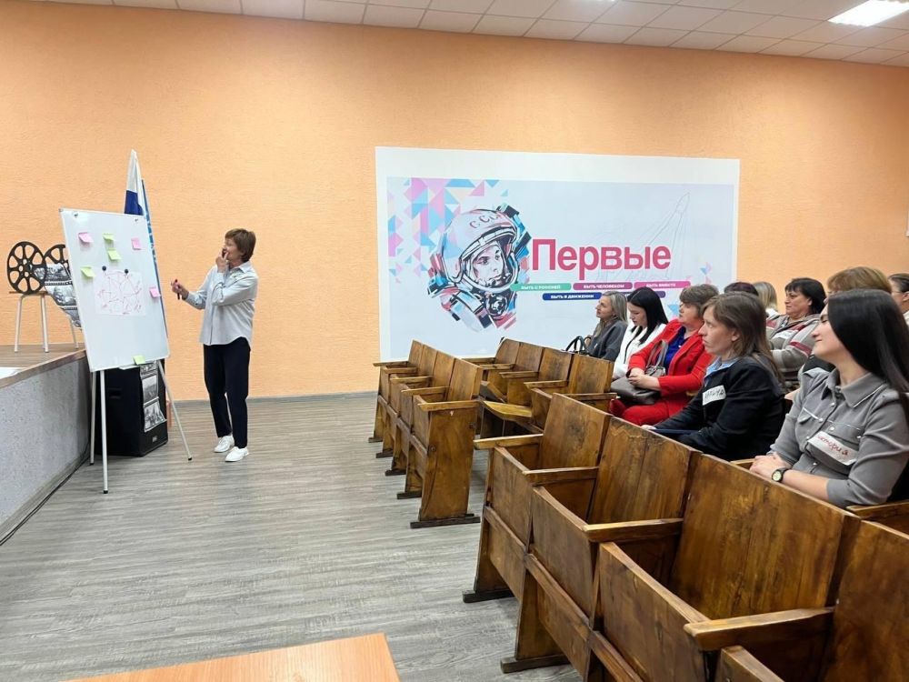 Специалисты института непрерывного образования НГПУ посетили Беловодский лицей «Лидер» Специалисты института непрерывного образования НГПУ посетили Беловодский лицей «Лидер»