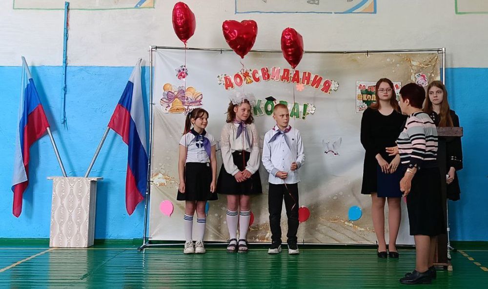 Сегодня в Благовском УВК им. А.М. Крюкова состоялся праздник “Прощай, начальная школа!” для обучающихся 4 класса, участников программы "Орлята России" Сегодня в Благовском УВК им. А.М. Крюкова состоялся праздник “Прощай, начальная школа!” для обучающихся 4 класса, участников программы "Орлята России"