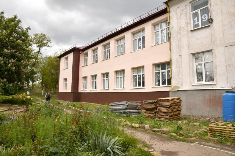 Республика Тува продолжает капитальный ремонт Свердловской СШ №2 Республика Тува продолжает капитальный ремонт Свердловской СШ №2