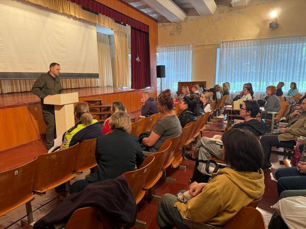 Офицеры СК провели цикл профилактических лекций для родительского актива в школах Луганска