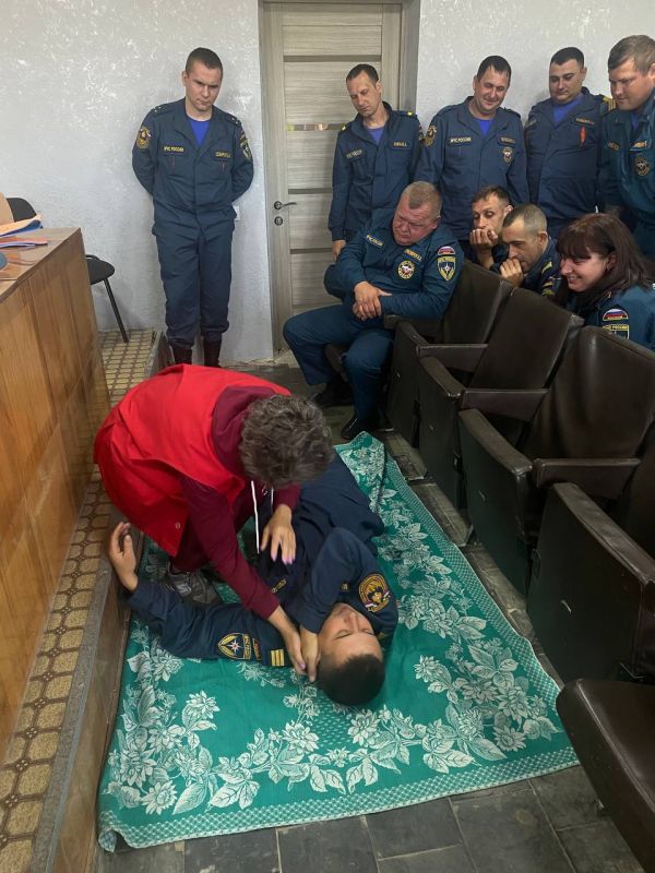 Совместная тренировка спасателей и Красного Креста в Новопсковском округе Совместная тренировка спасателей и Красного Креста в Новопсковском округе