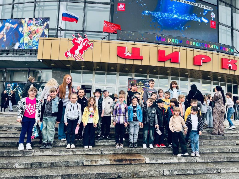 Учащиеся 1-х классов Ровеньковской школы №6 им.О.В. Анащенко посетили столицу республики Учащиеся 1-х классов Ровеньковской школы №6 им.О.В. Анащенко посетили столицу республики