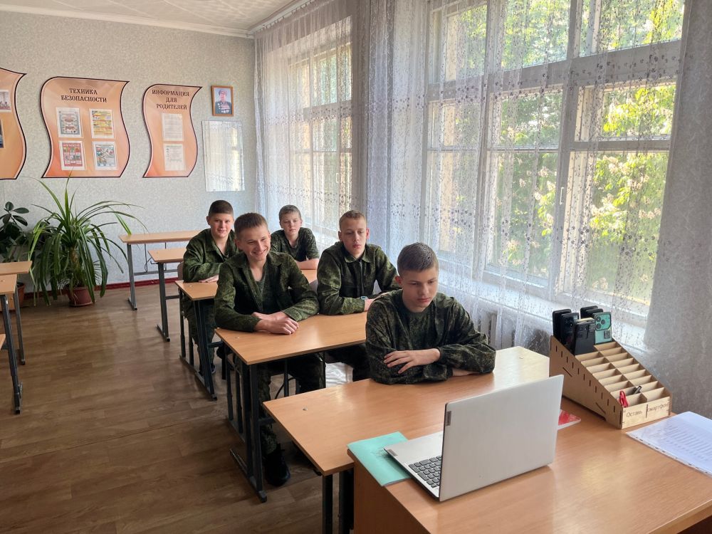 В Ясеновской школе №2 им. Д. В. Лазутина прошло заключительное занятие "Россия - мои горизонты" в этом учебном году В Ясеновской школе №2 им. Д. В. Лазутина прошло заключительное занятие "Россия - мои горизонты" в этом учебном году