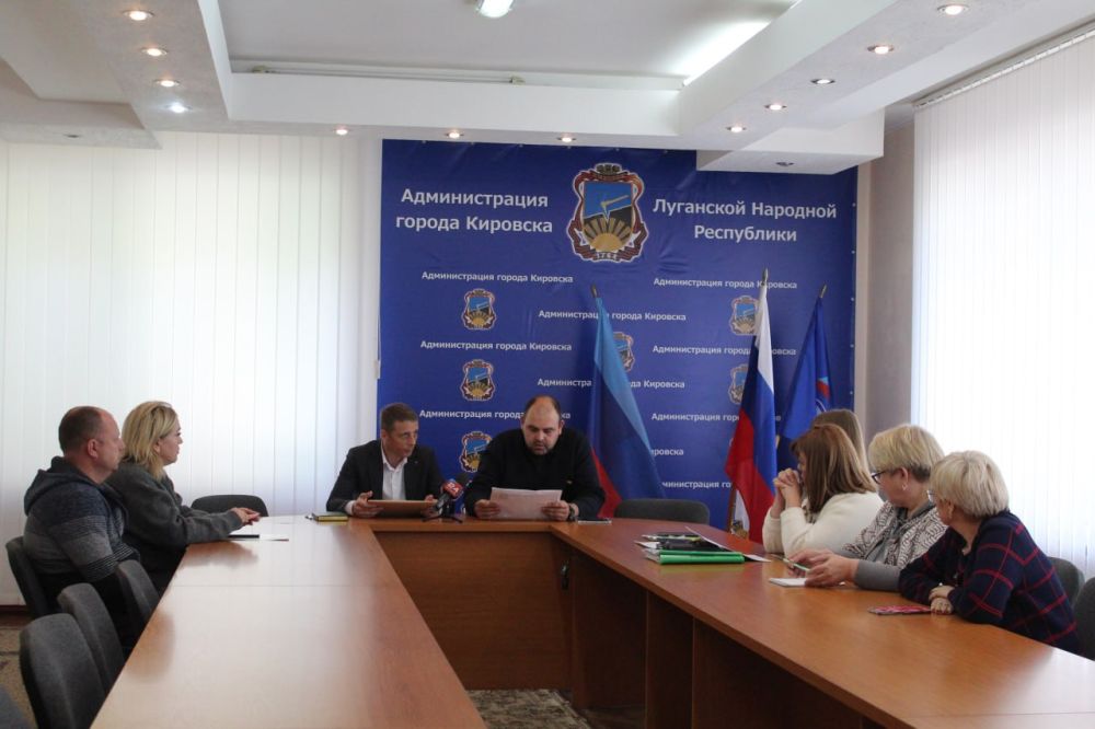 В рамках работы по приведению процесса организации пассажирских перевозок на территории муниципального образования г. о. г. Кировск ЛНР (дал. – г. Кировск) проведен открытый конкурс на право получения свидетельства об... В рамках работы по приведению процесса организации пассажирских перевозок на территории муниципального образования г. о. г. Кировск ЛНР (дал. – г. Кировск) проведен открытый конкурс на право получения свидетельства об...