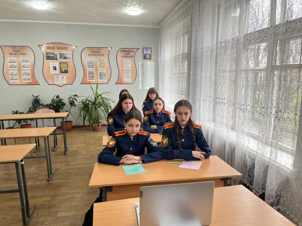 В Ясеновской школе №2 им. Д. В. Лазутина прошло заключительное занятие "Россия - мои горизонты" в этом учебном году В Ясеновской школе №2 им. Д. В. Лазутина прошло заключительное занятие "Россия - мои горизонты" в этом учебном году