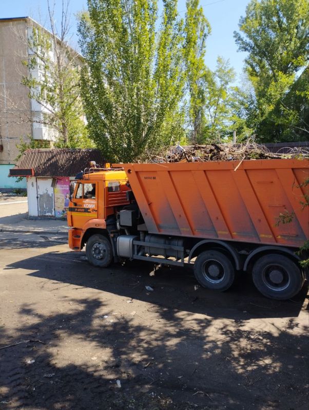 Ровеньковские коммунальные службы ведут борьбу с несанкционированными свалками мусора Ровеньковские коммунальные службы ведут борьбу с несанкционированными свалками мусора