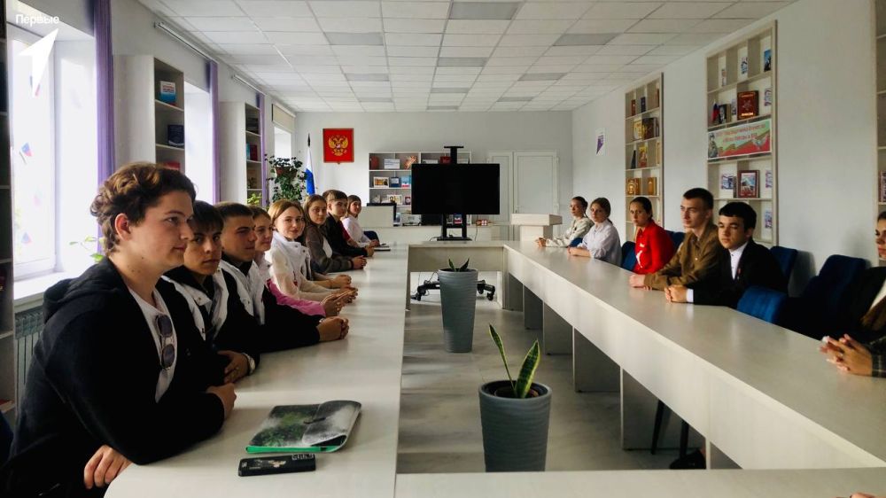 Достижения и цели. Первые города Ровеньки подвели итоги учебного года, обсудили достижения, успехи и важные моменты прошедших месяцев Также наметили планы на лето – новые мероприятия и активности Достижения и цели. Первые города Ровеньки подвели итоги учебного года, обсудили достижения, успехи и важные моменты прошедших месяцев Также наметили планы на лето – новые мероприятия и активности