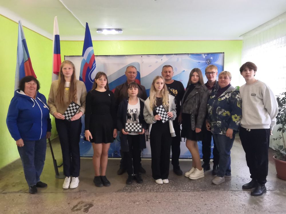Сотрудники Дома культуры им. Ленина пгт Новодарьевка совместно с активистами ПО ВПП «Единая Россия» провели турнир по шахматам и шашкам «Белая ладья», посвященный памяти шестого чемпиона мира по шахматам - Михаила Ботвинника... Сотрудники Дома культуры им. Ленина пгт Новодарьевка совместно с активистами ПО ВПП «Единая Россия» провели турнир по шахматам и шашкам «Белая ладья», посвященный памяти шестого чемпиона мира по шахматам - Михаила Ботвинника...