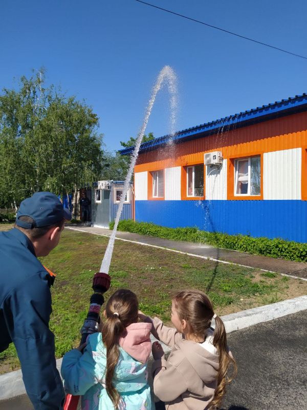 Сегодня, в рамках профориентационной работы, воспитанники старшей группы нашего сада посетили Отдел надзорной деятельности и профилактической работы по г. Северодонецку Сегодня, в рамках профориентационной работы, воспитанники старшей группы нашего сада посетили Отдел надзорной деятельности и профилактической работы по г. Северодонецку