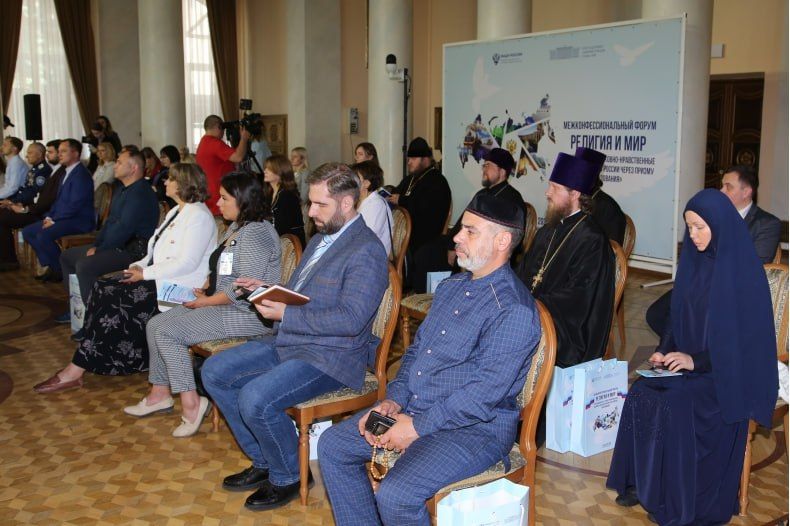 Священнослужители Свердловского муниципального округа приняли участие в межконфессиональном форуме «Религия и Мир» Священнослужители Свердловского муниципального округа приняли участие в межконфессиональном форуме «Религия и Мир»