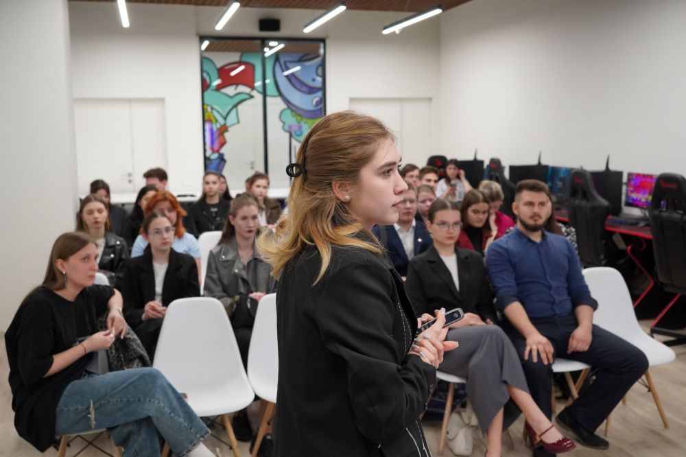 Кто куда, а мы на форумы. вместе с этими ребятами! В Доме молодёжи прошла встреча «От заявки — к успеху» Кто куда, а мы на форумы. вместе с этими ребятами! В Доме молодёжи прошла встреча «От заявки — к успеху»