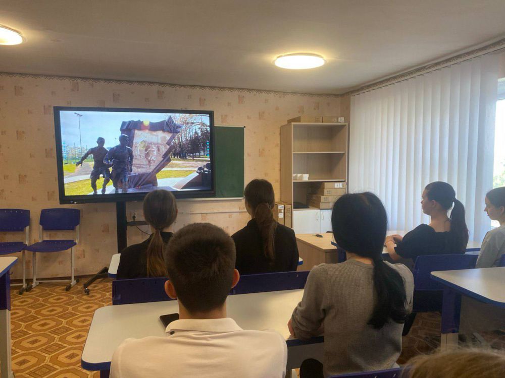 В ЛНР продолжаются кинопоказы «Герои войны - Герои спорта» В ЛНР продолжаются кинопоказы «Герои войны - Герои спорта»