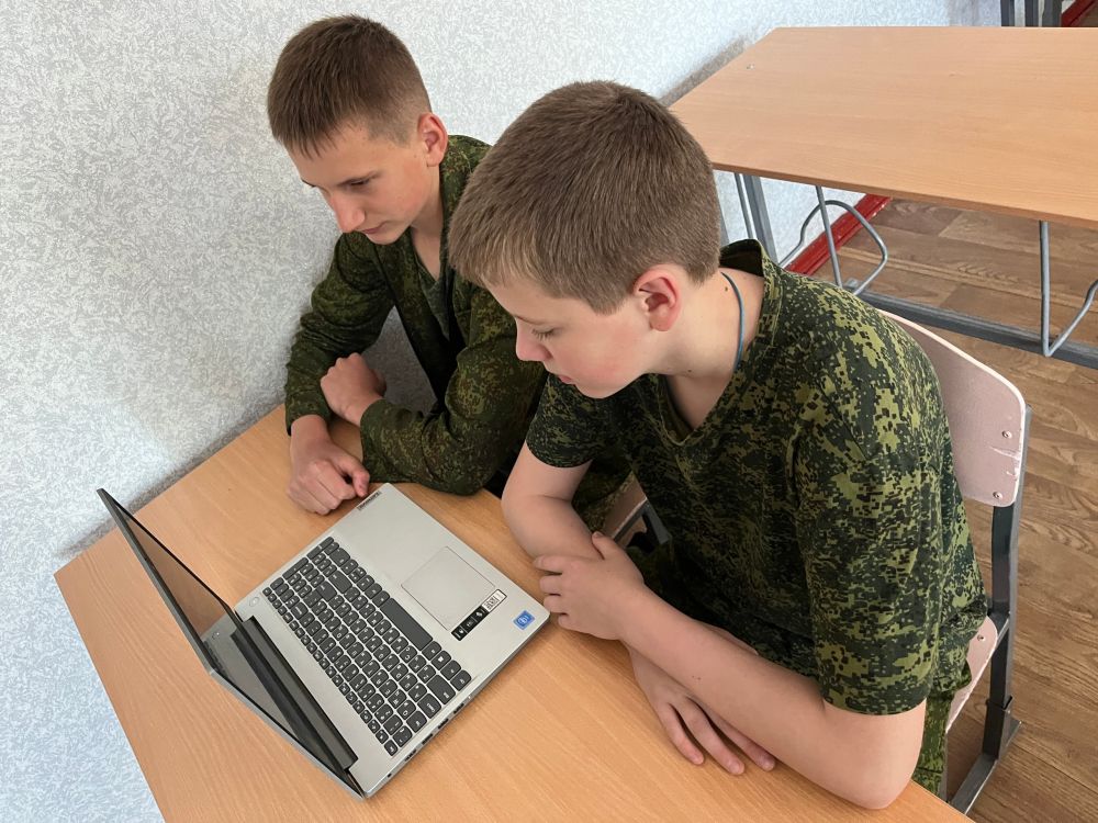 В Ясеновской школе №2 им. Д. В. Лазутина прошло заключительное занятие "Россия - мои горизонты" в этом учебном году В Ясеновской школе №2 им. Д. В. Лазутина прошло заключительное занятие "Россия - мои горизонты" в этом учебном году