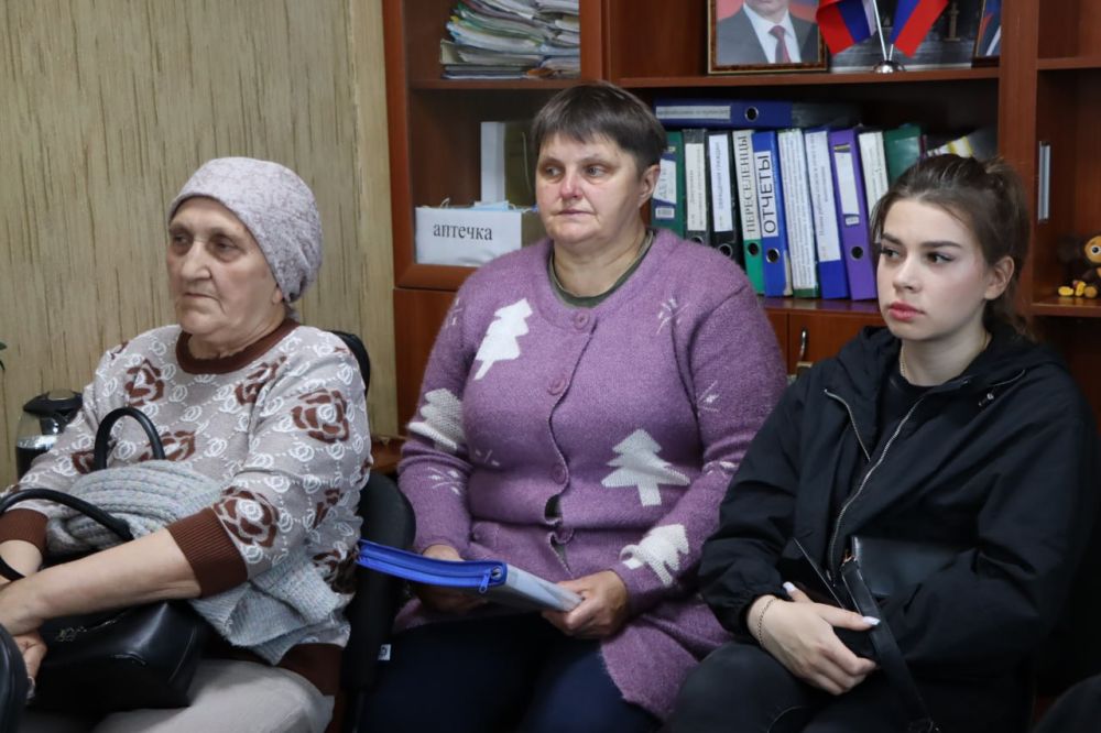 Евгений Бондарь: Очередную встречу с родными военнослужащих, погибших в ходе спецоперации, провел сегодня в поселке Успенка Евгений Бондарь: Очередную встречу с родными военнослужащих, погибших в ходе спецоперации, провел сегодня в поселке Успенка