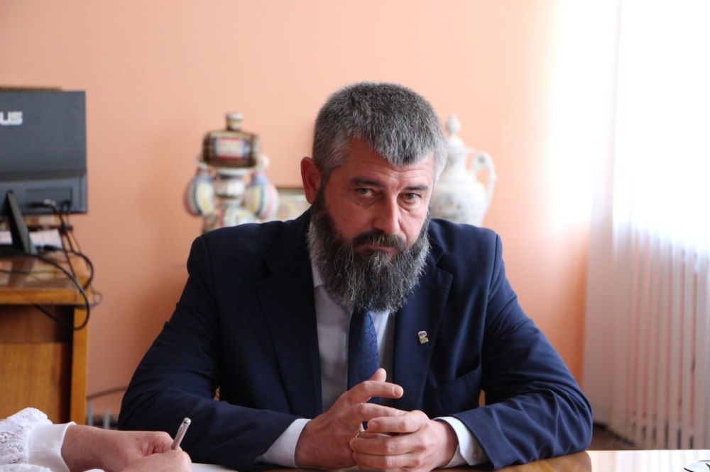 Олег Савченко: Меловский округ, с рабочим визитом, посетил Министр сельского хозяйства и продовольствия Луганской Народной Республики Сорокин Евгений Дмитриевич Олег Савченко: Меловский округ, с рабочим визитом, посетил Министр сельского хозяйства и продовольствия Луганской Народной Республики Сорокин Евгений Дмитриевич