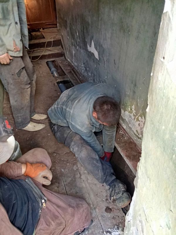 В Красном Луче регулярно проводятся ремонтные работы по народной программе Единой России В Красном Луче регулярно проводятся ремонтные работы по народной программе Единой России