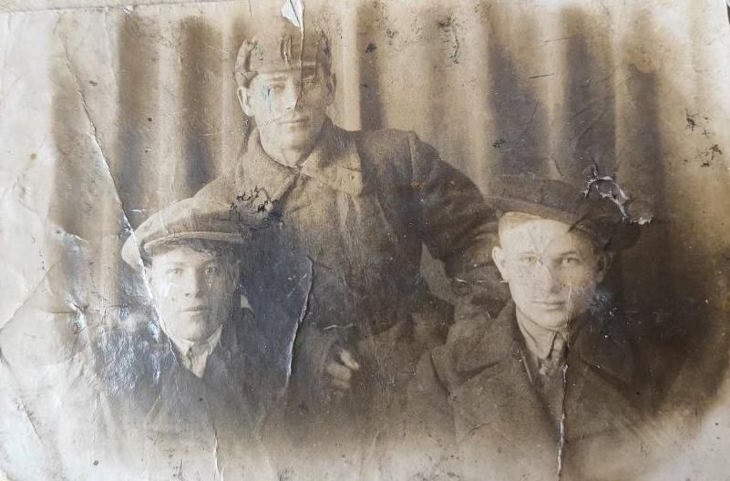 В традиционный День дарения фонд Антрацитовского исторического музея пополнился уникальными и дорогими сердцу материалами об известном в нашем городе фронтовике, ветеране Великой Отечественной войны, участнике освобождения... В традиционный День дарения фонд Антрацитовского исторического музея пополнился уникальными и дорогими сердцу материалами об известном в нашем городе фронтовике, ветеране Великой Отечественной войны, участнике освобождения...