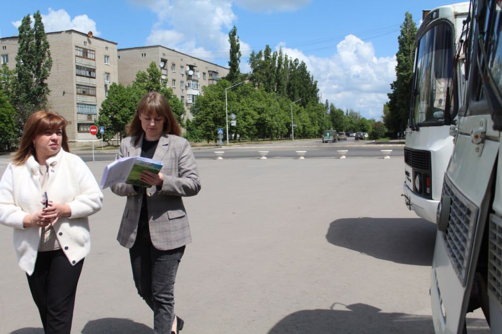 В рамках работы по приведению процесса организации пассажирских перевозок на территории муниципального образования г. о. г. Кировск ЛНР (дал. – г. Кировск) проведен открытый конкурс на право получения свидетельства об... В рамках работы по приведению процесса организации пассажирских перевозок на территории муниципального образования г. о. г. Кировск ЛНР (дал. – г. Кировск) проведен открытый конкурс на право получения свидетельства об...