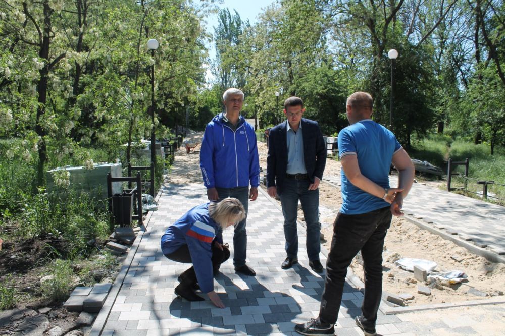 В Брянке в рамках федерального проекта «Формирование комфортной городской среды» национального проекта «Инфраструктура для жизни» благоустраивается общественная территория в районе Гончаровского пруда В Брянке в рамках федерального проекта «Формирование комфортной городской среды» национального проекта «Инфраструктура для жизни» благоустраивается общественная территория в районе Гончаровского пруда