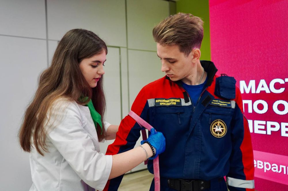 В твоих руках – жизнь. Инструкторы Луганского регионального отделения ВСКС совместно с Обществом Красного креста в ЛНР и Движением Первых в ЛНР провели заключительный мастер-класс в рамках Всероссийского проекта «Первая... В твоих руках – жизнь. Инструкторы Луганского регионального отделения ВСКС совместно с Обществом Красного креста в ЛНР и Движением Первых в ЛНР провели заключительный мастер-класс в рамках Всероссийского проекта «Первая...