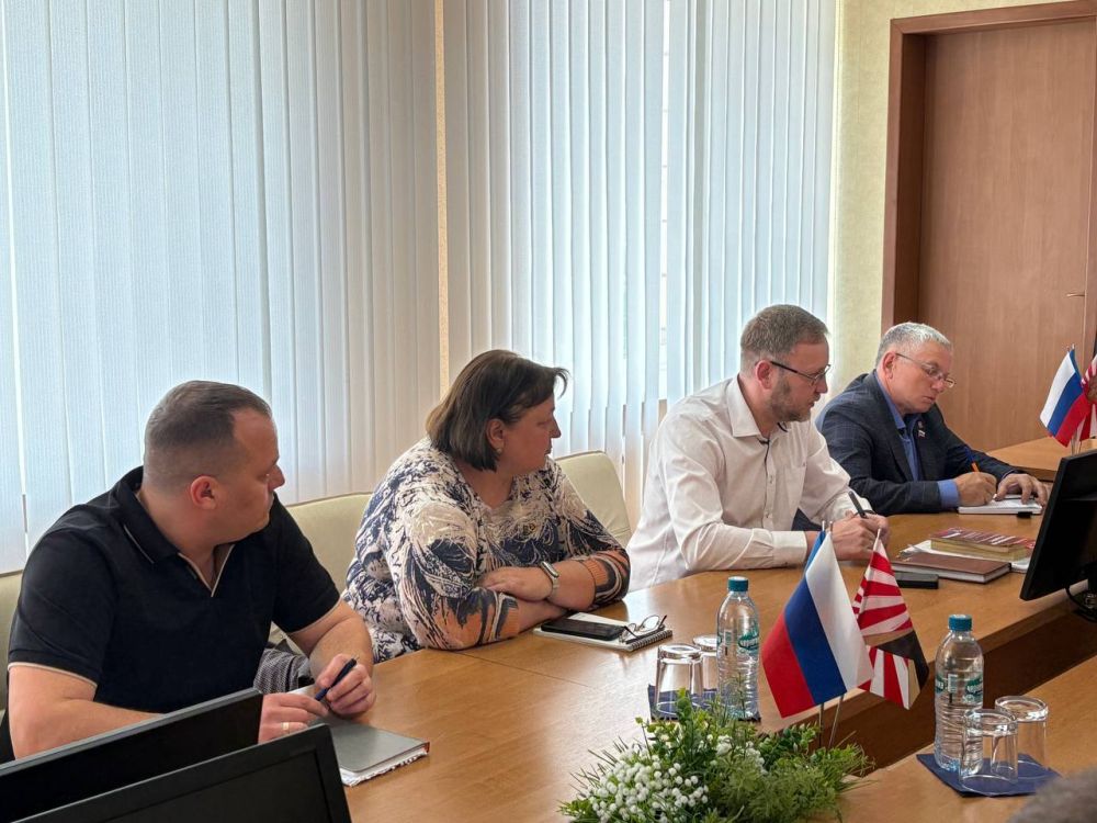 В рамках партийного проекта «Школа ЖКХ» Секретарь Краснолучского местного отделения Партии «ЕДИНАЯ РОССИЯ», Глава муниципалитета Сергей Соловьев провел встречу с представителями из инспекции жилищного и строительного надзора... В рамках партийного проекта «Школа ЖКХ» Секретарь Краснолучского местного отделения Партии «ЕДИНАЯ РОССИЯ», Глава муниципалитета Сергей Соловьев провел встречу с представителями из инспекции жилищного и строительного надзора...