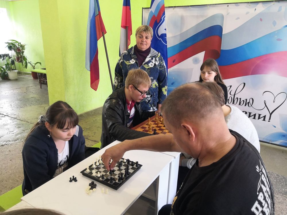 Сотрудники Дома культуры им. Ленина пгт Новодарьевка совместно с активистами ПО ВПП «Единая Россия» провели турнир по шахматам и шашкам «Белая ладья», посвященный памяти шестого чемпиона мира по шахматам - Михаила Ботвинника... Сотрудники Дома культуры им. Ленина пгт Новодарьевка совместно с активистами ПО ВПП «Единая Россия» провели турнир по шахматам и шашкам «Белая ладья», посвященный памяти шестого чемпиона мира по шахматам - Михаила Ботвинника...