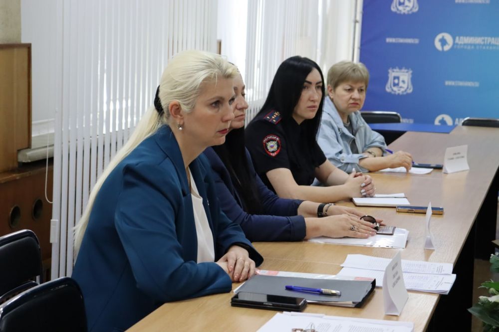 В администрации Стаханова провели внеочередное заседание комиссии по делам несовершеннолетних В администрации Стаханова провели внеочередное заседание комиссии по делам несовершеннолетних